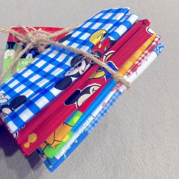 NWT Vintage Disney Mickey 100% Cotton 4 Fat Quarters Fun Print Made In The USA ! - Picture 6 of 8